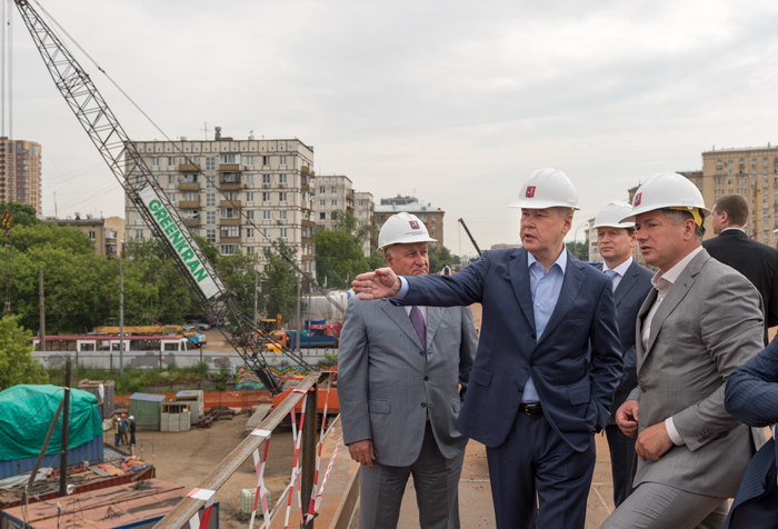 Собянин осмотрел ход реконструкции Волоколамского путепровода