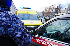 В Юго-Восточном административном округе столицы росгвардейцы помогли женщине, потерявшей сознание в общественном месте 