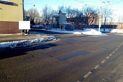 Дорожное покрытие возле кинотеатра «Рига» в Марфине привели в порядок 
