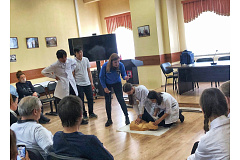 Специалист службы "СПЕЦГОРСПАСС" провела практические занятия по оказанию первой доврачебной помощи на тему
